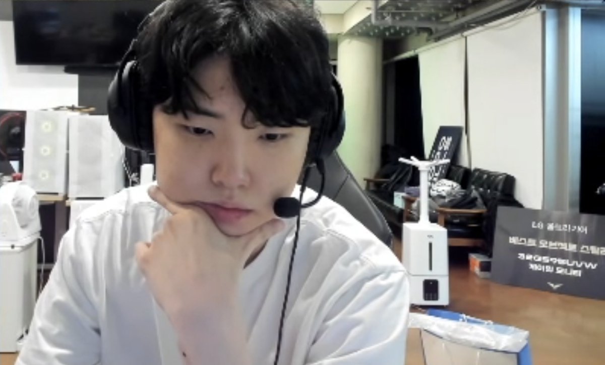 bloomizee__'s tweet photo. Cheeks https://t.co/DM4vffTxLM