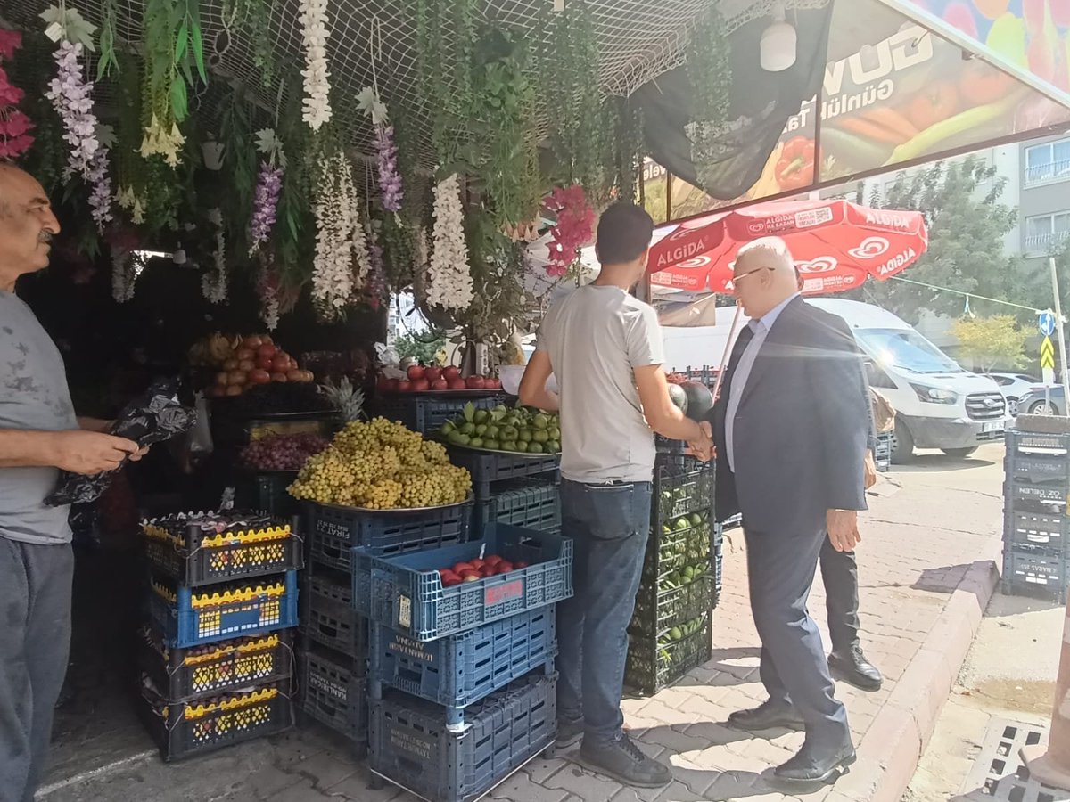 MHPSeyhanKACEP's tweet photo. İlçe Başkanımız Sayın Turgut Bağdağı, esnaf ziyaretlerine hız kesmeden devam ediyor.
Bu kapsamda Tellidere Mahallemizden manav işletme sahibi Ahmet Bey’i işyerinde ziyaret ederek, hayırlı işler ve bereketli kazançlar temennisinde bulundu. https://t.co/PuAHdfVrfq