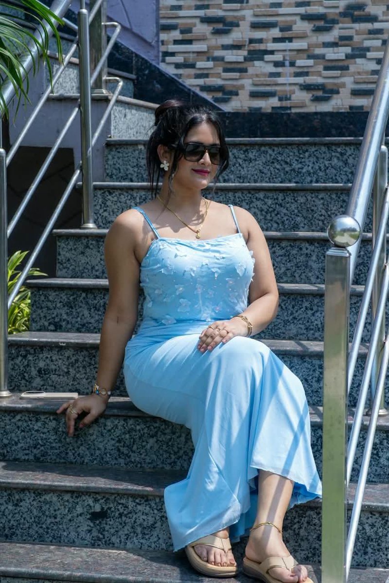GlamQueensHQ's tweet photo. 💙✨ Roy Deepa keeping it effortlessly elegant in pastel blue. 🌸
#RoyDeepa #GlamQueens #BlueLook #PastelStyle #IndianBeauty #Fashion #StyleIcon #Glamour #FashionInspo #ElegantStyle #SummerLook #CelebrityStyle #IndianFashion #StyleGoals https://t.co/1DKnQ79RSe