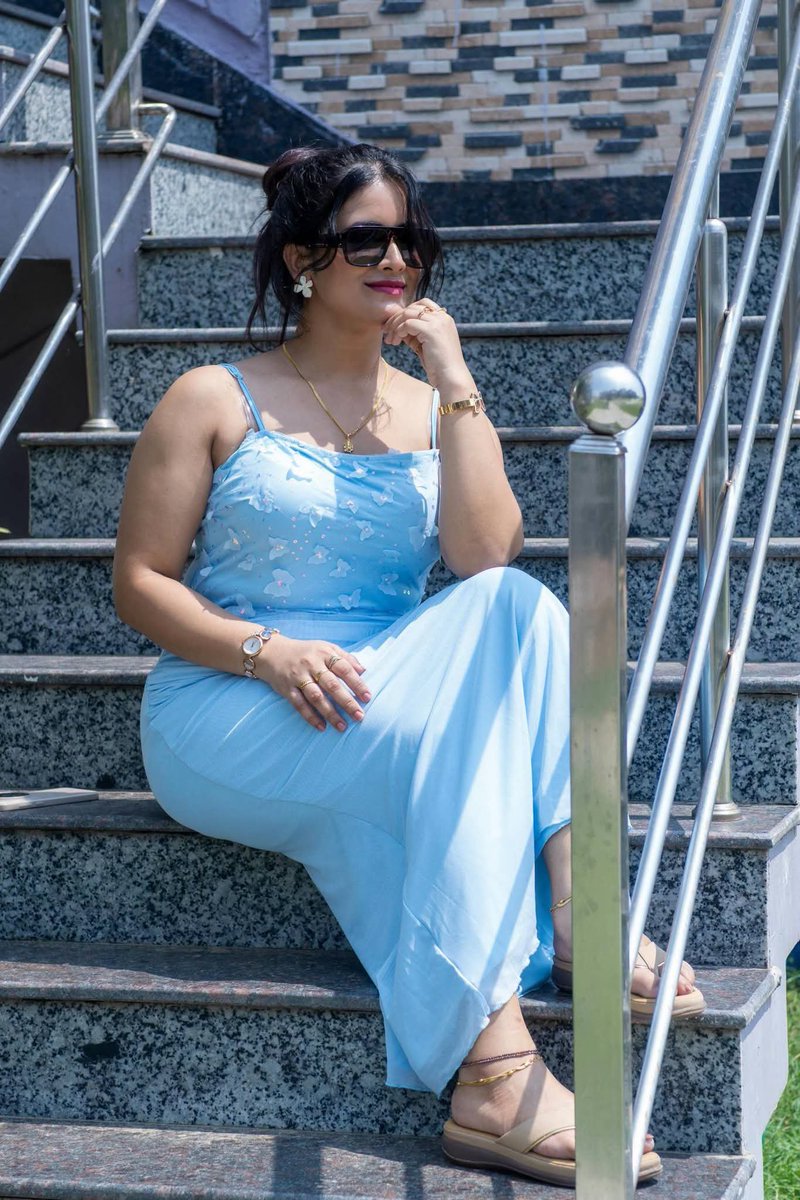 GlamQueensHQ's tweet photo. 💙✨ Roy Deepa keeping it effortlessly elegant in pastel blue. 🌸
#RoyDeepa #GlamQueens #BlueLook #PastelStyle #IndianBeauty #Fashion #StyleIcon #Glamour #FashionInspo #ElegantStyle #SummerLook #CelebrityStyle #IndianFashion #StyleGoals https://t.co/1DKnQ79RSe