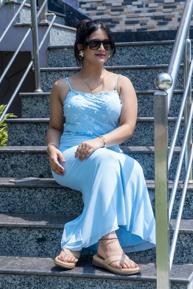 GlamQueensHQ's tweet photo. 💙✨ Roy Deepa keeping it effortlessly elegant in pastel blue. 🌸
#RoyDeepa #GlamQueens #BlueLook #PastelStyle #IndianBeauty #Fashion #StyleIcon #Glamour #FashionInspo #ElegantStyle #SummerLook #CelebrityStyle #IndianFashion #StyleGoals https://t.co/1DKnQ79RSe