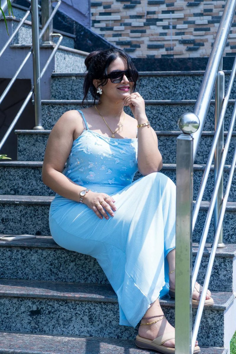 GlamQueensHQ's tweet photo. 💙✨ Roy Deepa keeping it effortlessly elegant in pastel blue. 🌸
#RoyDeepa #GlamQueens #BlueLook #PastelStyle #IndianBeauty #Fashion #StyleIcon #Glamour #FashionInspo #ElegantStyle #SummerLook #CelebrityStyle #IndianFashion #StyleGoals https://t.co/1DKnQ79RSe