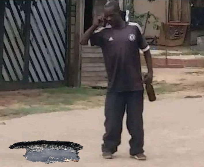 PhoenyxOnline's tweet photo. "Ndati kweretai huku kwa Mai Tino, zve mince imbomirai mazuva atange afamba" https://t.co/1yI18rNSV6