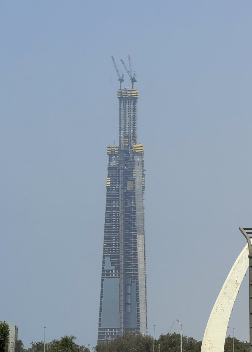first_1ine's tweet photo. 🏗️ أعمال التكسية الزجاجية لـ برج جدة الأطول في العالم ( مؤقت ) . https://t.co/nWy2drXzO1