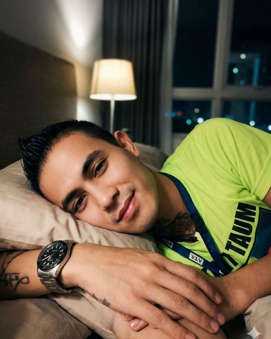 MyHomehrpPage's tweet photo. Photo by Alisha Jora in Bangalore, India. May be a selfie of one or more people, hair, a wristwatch, a bedroom, night, and text. https://t.co/8z61MAk8dv