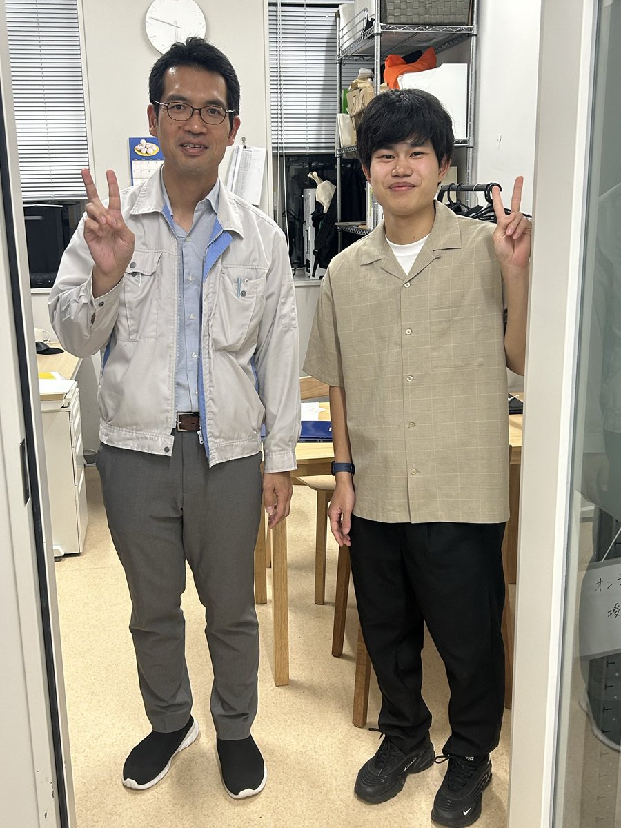 NUYoshidalab's tweet photo. 都民の日に卒業生（3年ぐらい前）が来てくれました。懐かしい… 筋トレ頑張って https://t.co/10HEgQzvh1