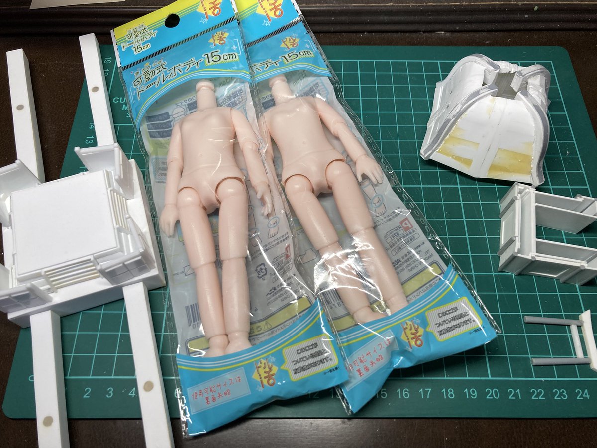 Oishi_Oysher's tweet photo. 本来なら布の服とか着せてもらって可愛く仕上げてもらえたかもしれないのに、変なモデラーに買われたもんだから可哀想にこれから神輿の脚になるんだよ https://t.co/wtGPIOxoN2
