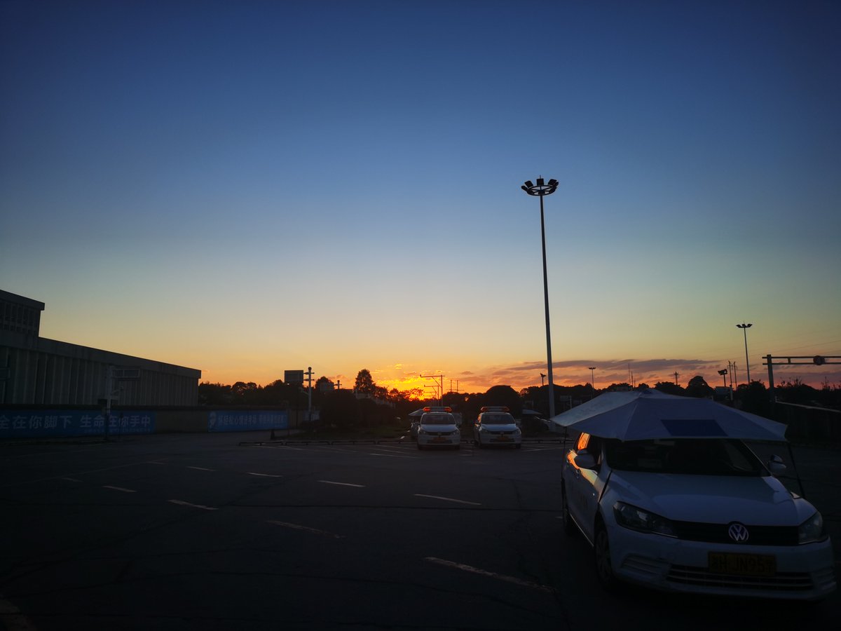 MatthewGor6mhb's tweet photo. Just wrapped up a quick 2-hour trip to the coastal town! Fresh sea breeze, sunset vibes, and that perfect post-walk ice cream hit so different. https://t.co/Lbe7b8haLI