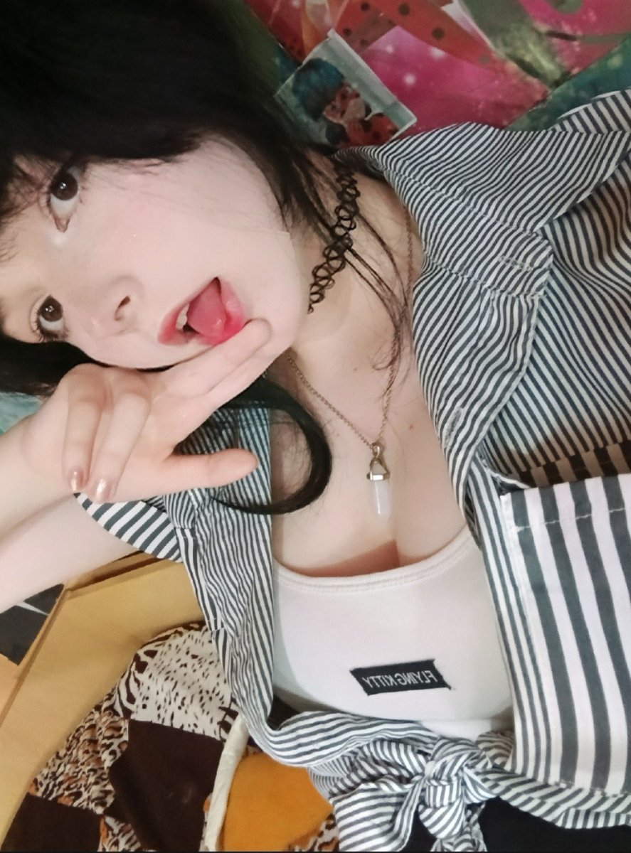 mischaxy's tweet photo. Introduction
Name: Kira 
Age:18 
I like to cosplay and will post here more once I have more cosplays.
My DMs are open for anything 
Maybe I look into  #nsfwtwtًً  to
Love you all 
#cosplay #egirl https://t.co/tQgNBmqwJy