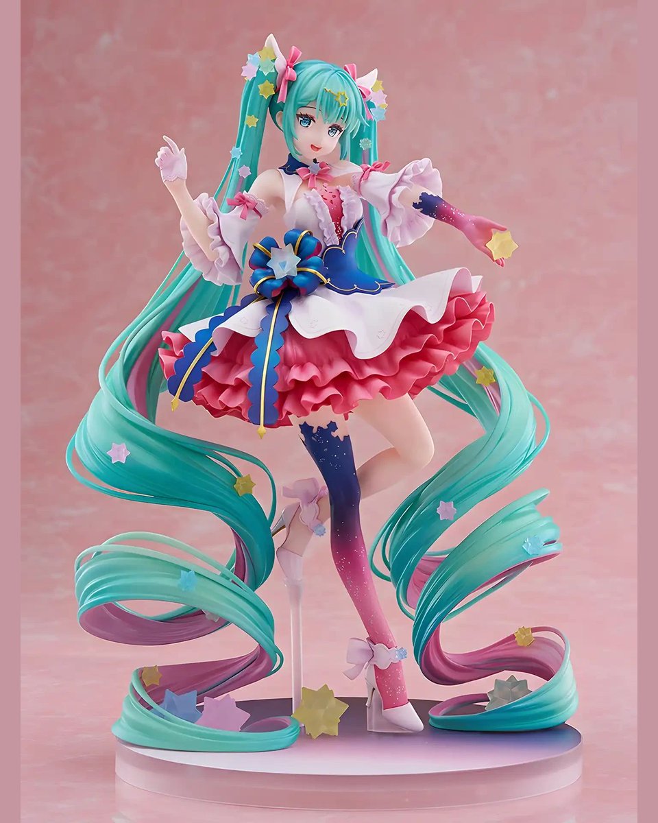 BunnyChasse's tweet photo. @DMM_factory @rosuuri Soy incapaz de ser objetiva con Miku y esta me tiene el corazón dividido 😭✨. #DMMFactory convirtió el key visual que Rosuuri hizo para el HATSUNE MIKU EXPO 10th Anniversary Illustration Contest en una 1/7 de 270 mm que se ve mágica de verdad. La pierna https://t.co/7uHCW0w1NB