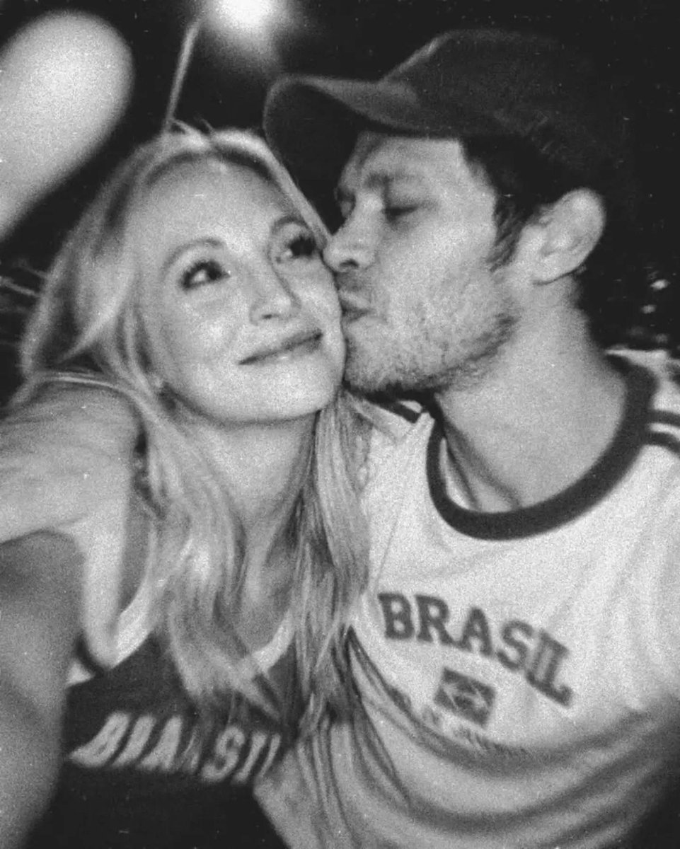 seckin11's tweet photo. Photo by klaus &amp; hayley on September 1, 2026. A black-and-white image of two or more people, a beard, blonde hair, smiling, kissing, and text. https://t.co/SzNbxRVRBQ