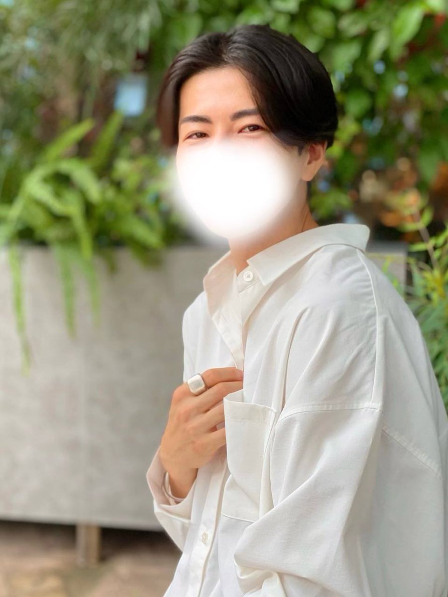 SMYM_ren's tweet photo. 「私、歳上すぎるから…」
と気にされている方が多くいらっしゃいます

僕は29歳ですが、これまで40代・50代の方ともお付き合いしてきました

何気ない会話で笑い合ったり、ふと照れた表情を見せてくれたり、話しているうちに、その方の価値観や人格に惹かれることもありました

「素敵だな」「楽しいな」と感じる気持ちに、年齢は全く関係ありませんでした

「私の年齢でも大丈夫かな」と思っている方にこそ、気軽に会いに来ていただけたら嬉しいです😊