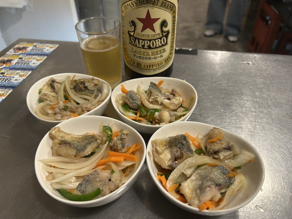 eruefuru's tweet photo. えるえふるオープンしてます！
本日のメニューはこちら！

辻さんが釣って捌いて料理した、鯵のたたきや鯵の南蛮漬けなど、おすすめいろいろ揃っております！🧑‍🍳

24時まで！お待ちしております！🍺🍺🍺 https://t.co/kD5hl4VKFa