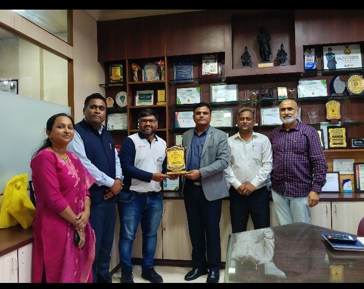 NMIETPUNE's tweet photo. 🚦 Road Safety Starts With Us! 🛵

NMIET’s First Year Engineering students participated in a Road Safety Awareness Program led by Mr. Anand Kamble &amp; team, Honda Motorcycle &amp; Scooter India Pvt. Ltd.

🛡️ Ride Safe. Follow Rules. Save Lives.

#NMIET #RoadSafety #SafetyFirst https://t.co/RMJiMqj9MN
