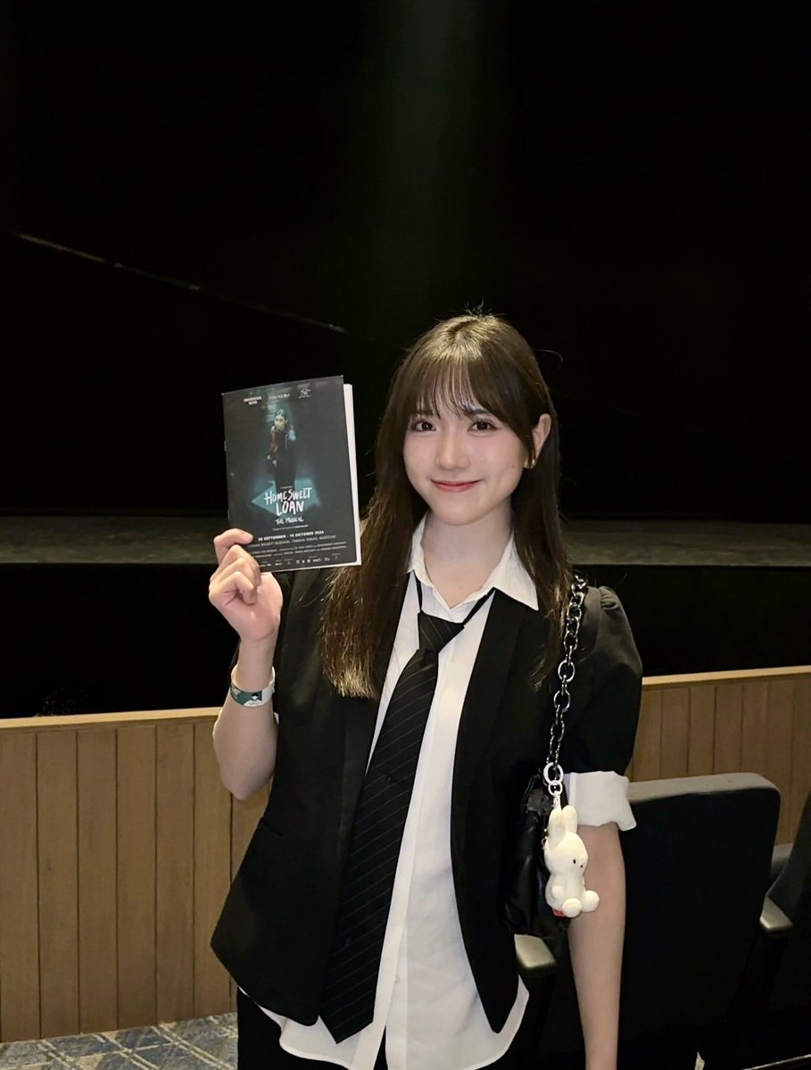 Gracieluv_ID's tweet photo. [ Instagram feed Update ]

Maba habis menonton drama musikal @Gracie_JKT48 🥰🤍

https://t.co/3SEPtPI2M3 https://t.co/XReurDKjx3