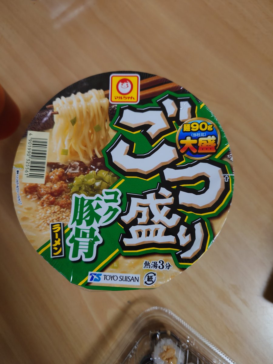 Yout1004's tweet photo. 最近ちょくちょく見てる大食い主婦系ユーチュバーさんの見て気になったので試して見る事にした
流石にちゃんぽんのは無かった… https://t.co/X5XXK6ffv8