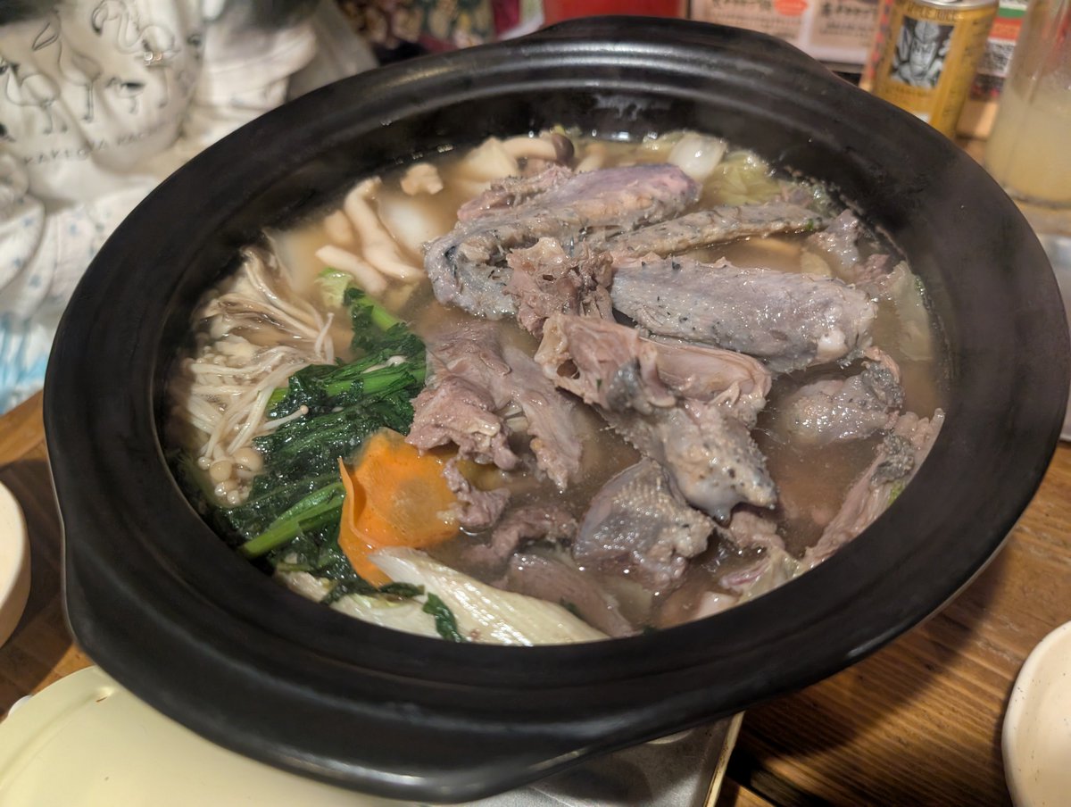 naze6622's tweet photo. カラス鍋を食べてきた！！！
肉質は硬めだけど、ちゃんと美味しい野鳥です🥰 https://t.co/o4ndOy5DDq