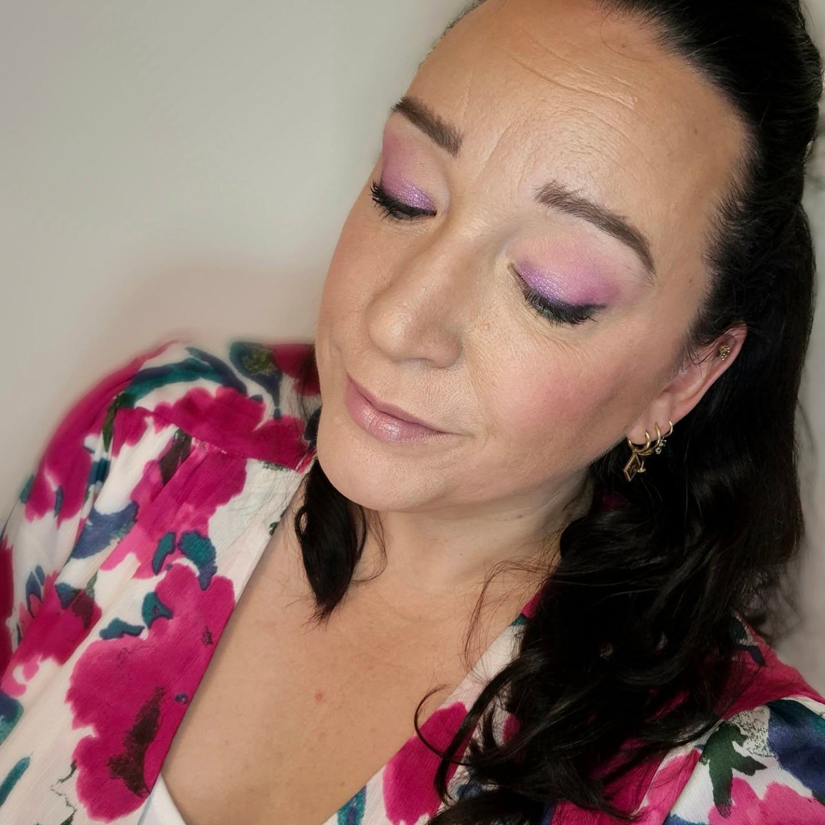Bullet_heat's tweet photo. FACE 
Plump Right Back Primer + Serum - NYX Cosmetics Benelux 
Unreal Skin Sheer Glow Tint - 4 Fair Charlotte Tilbury 
Skin Radiant Concealer - 4 Fair Charlotte Tilbury 
Loose Mineral Foundation - 2. 5 Cent Pur Cent 
Soleil Bronzer - Dark Chocolate https://t.co/RExyomVysW