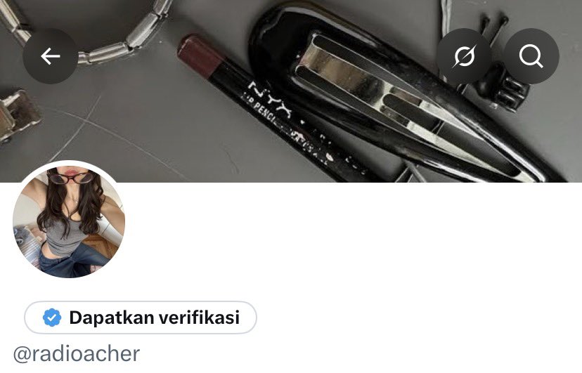 radioacher's tweet photo. #NewMe is grey👀 https://t.co/1VRcNReF5Y