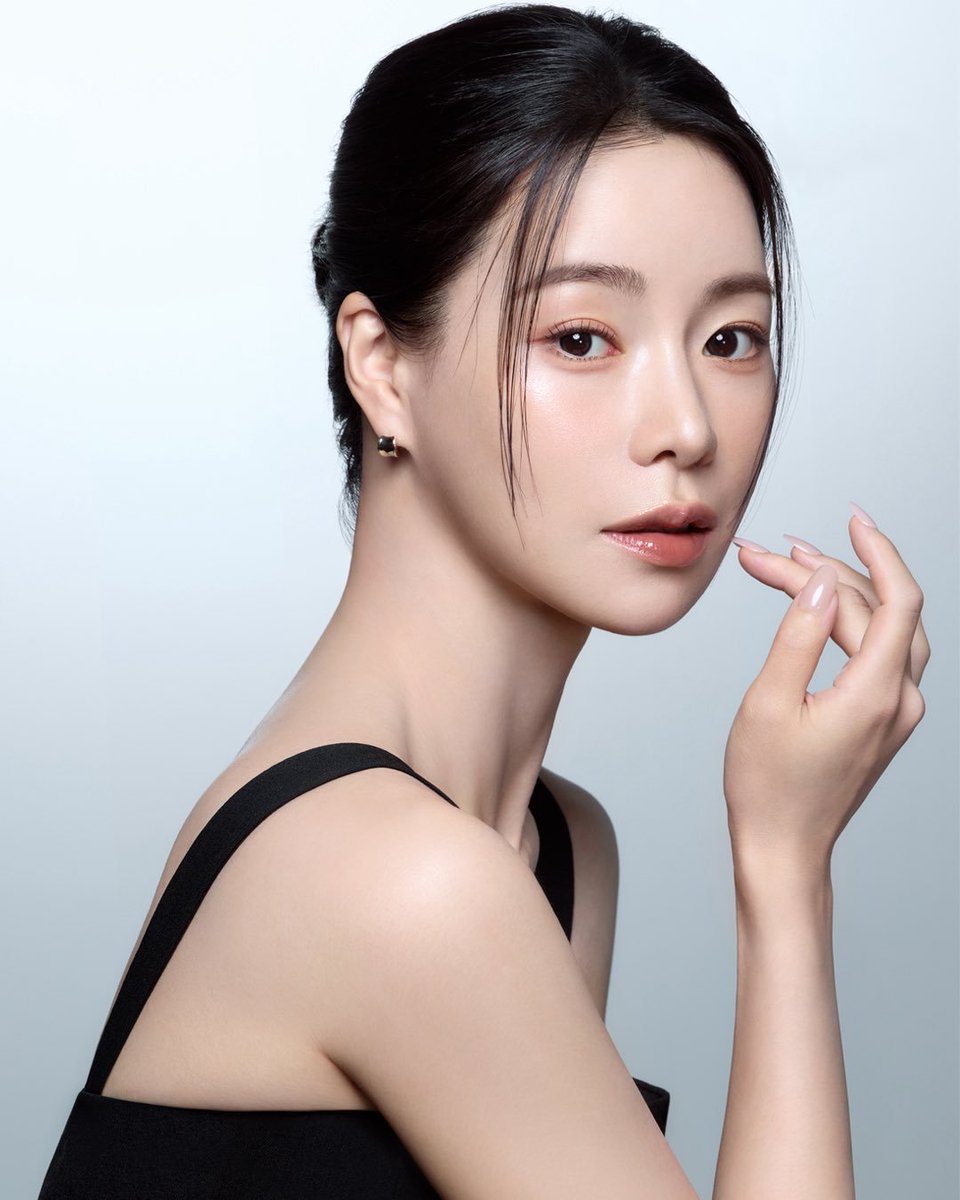 limjiyeon_ph's tweet photo. [@ohui.official INSTAGRAM UPDATE| 261001]

OHUI officially welcomes #LimJiYeon as its new ambassador! ✨💚

She looks absolutely stunning in her first campaign with the brand. 

#임지연 #LimJiYeon #OHUI https://t.co/IlmtlGwIw4