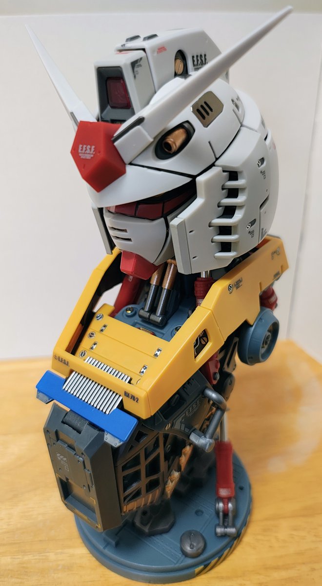 jugemu_juzo's tweet photo. ガンプラではないので、17.5作目完成ー🎉

EXCEED MODEL TRINITY RX-78-2 ガンダム🌐

よく作り込まれていて、存在感あって、カッコイイ🤩
パーツの噛み合わせで手間取ったので結構時間掛かった～⌛️
指が痛い🧊
ストレートで3種そろったのがラッキー🎊

#ガシャポン #エクシードモデルトリニティ https://t.co/QB3MiKpH7Q