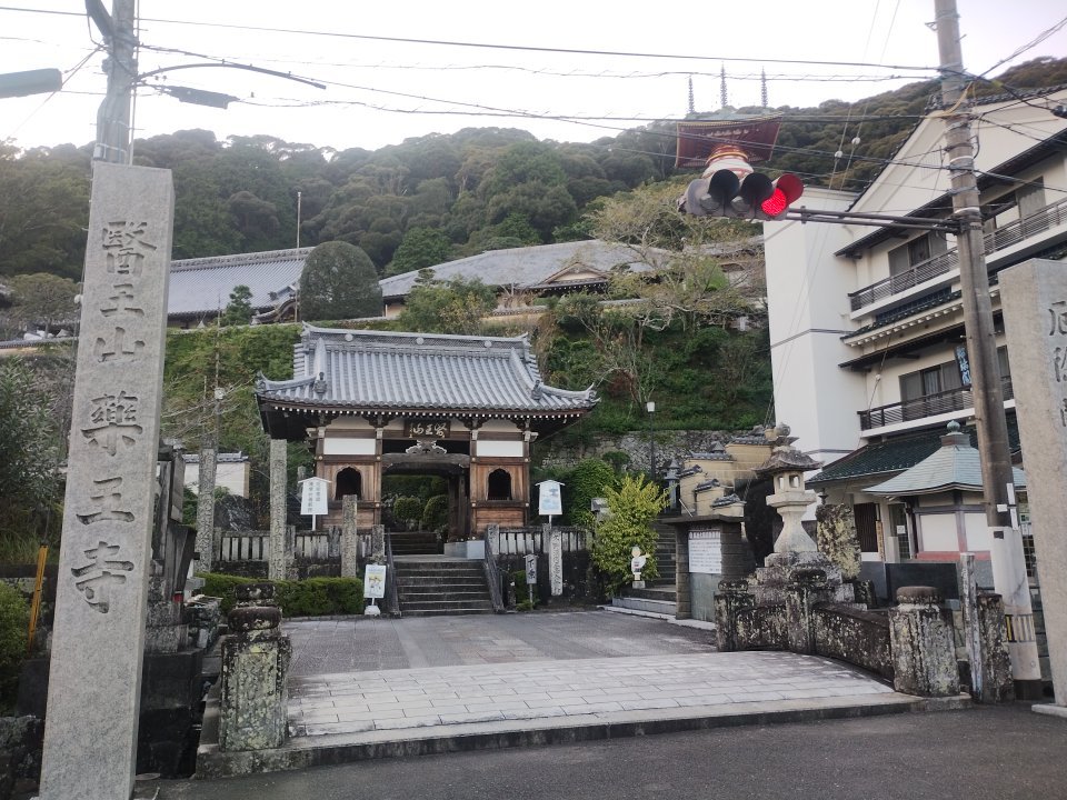 negimaro's tweet photo. 四国八十八箇所2日目は12～23番札所まで。しんどかった〜���車やけど...。 写真は #23番札所 #薬王寺 https://t.co/fK1JDk4lt8