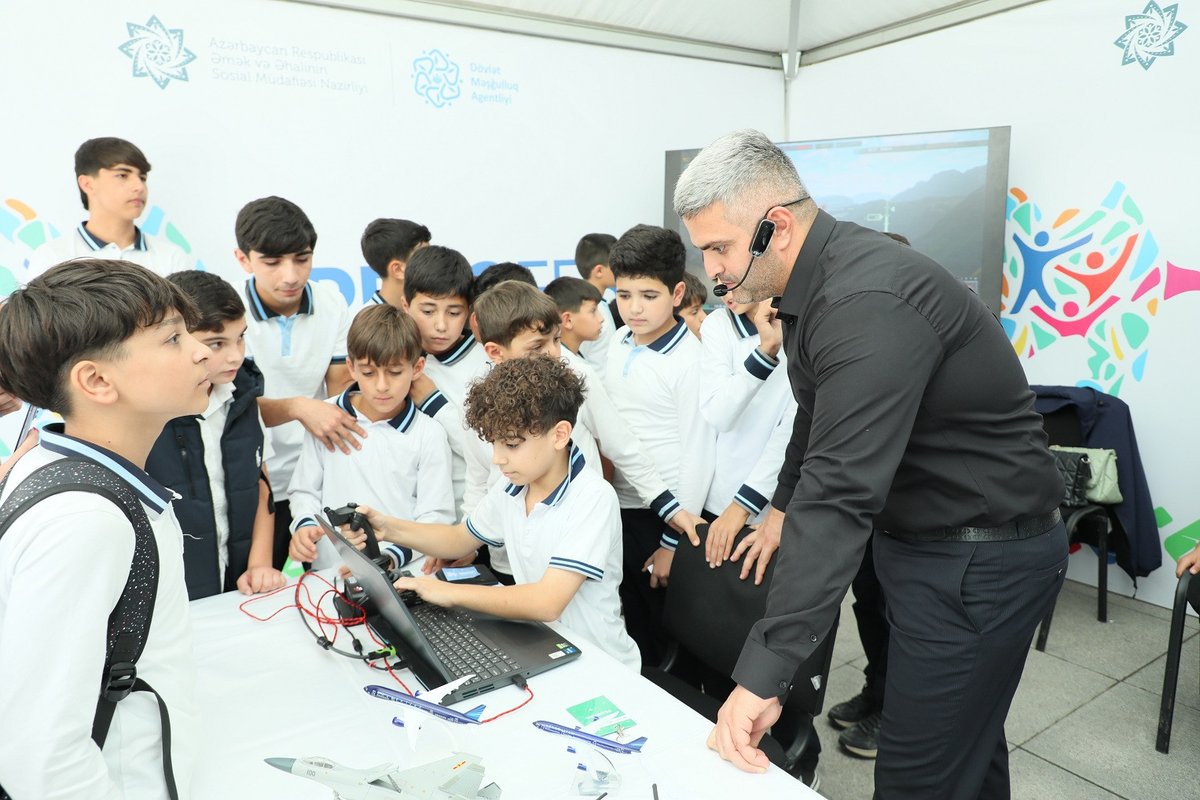 gence_icra's tweet photo. Gəncədə “PeşəFest-2026” layihəsi reallaşıb

Daha ətraflı:
https://t.co/cx4I8FE3EL https://t.co/e2O8LhYdn4