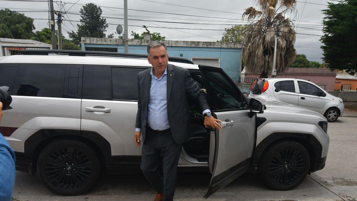 ObservadorUY's tweet photo. La camioneta de Orsi está en un garaje de la ANEP: cuatro meses después no acabaron los trámites https://t.co/PqQ18fVblQ https://t.co/Z4Gk6kG5K3