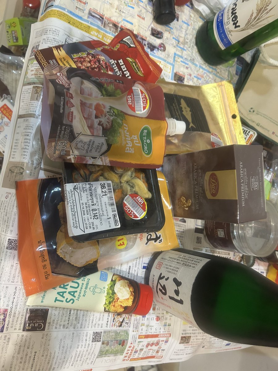 nara5755's tweet photo. マックスバリュはやめへんで〜！！

ということで、戦利品です😁😁
明日はホイをマーラーしてタルタルします。
アイスも半額でしたが、王のアイスは売れ残ってましたw
#シラチャ
#シラチャ生活
#Sriracha 
#ありがとうMaxValu https://t.co/4T9MEJasRC