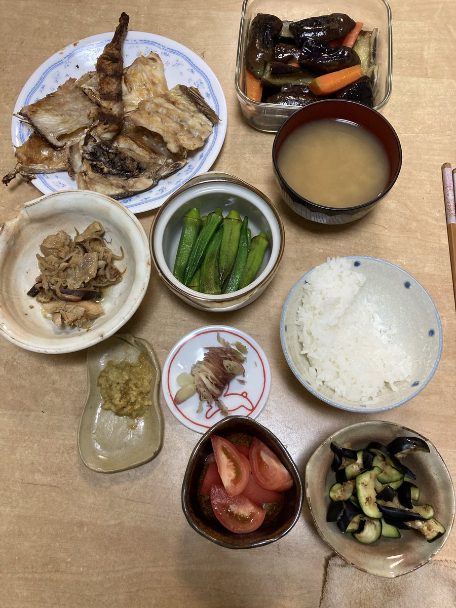sekine460's tweet photo. 茄子と鯛のアラとオクラが安かったのでいろいろ作ったが食べきれない晩御飯🍚
#ごはん
#ウサギ
#うさぎ https://t.co/nHM2ZObuMd