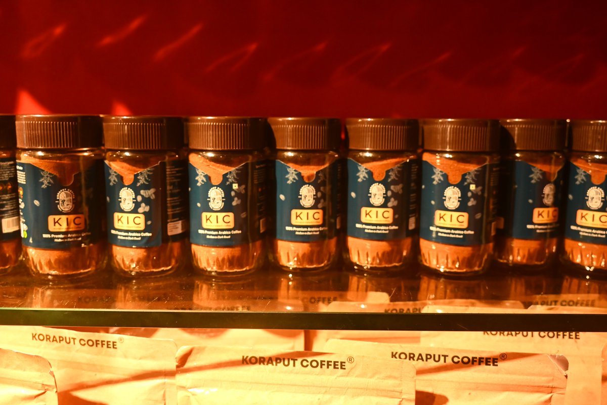 scstdevdept's tweet photo. International Coffee Day Celebrated at Adisha, Bhubaneswar

International Coffee Day was celebrated at Adisha, Rupali Square, Bhubaneswar, with the launch of the 3rd batch of Instant Coffee. The event was graced by Dr. Poma Tudu, Managing Director of TDCCOL, 
1/3 https://t.co/8ImGQVdv77