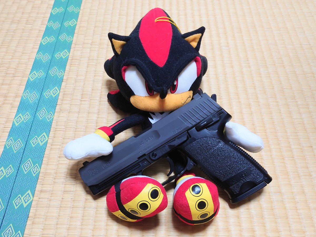 taks34210's tweet photo. エイブ司令官のコスを検討中のソニクラさんには小道具としてコチラのハンドガン、H&amp;K USPをオヌヌメします。 https://t.co/EHFlbCe0UT
