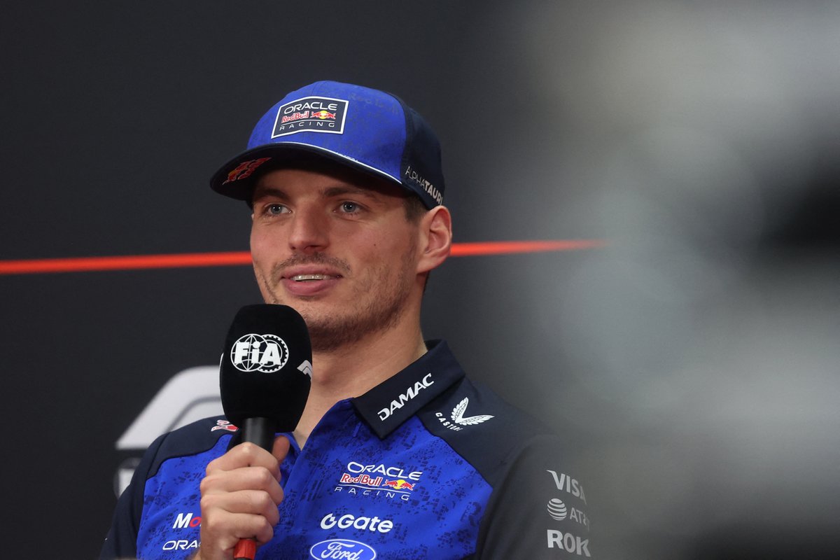 saribayrak's tweet photo. Max Verstappen: "Yağmur yağdığında zemin ıslak olur. Islak olduğunda da çok kaygan olur." https://t.co/R9EL3OUIs4