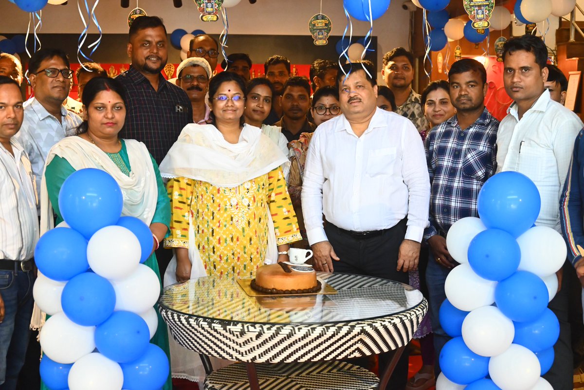 scstdevdept's tweet photo. International Coffee Day Celebrated at Adisha, Bhubaneswar

International Coffee Day was celebrated at Adisha, Rupali Square, Bhubaneswar, with the launch of the 3rd batch of Instant Coffee. The event was graced by Dr. Poma Tudu, Managing Director of TDCCOL, 
1/3 https://t.co/8ImGQVdv77