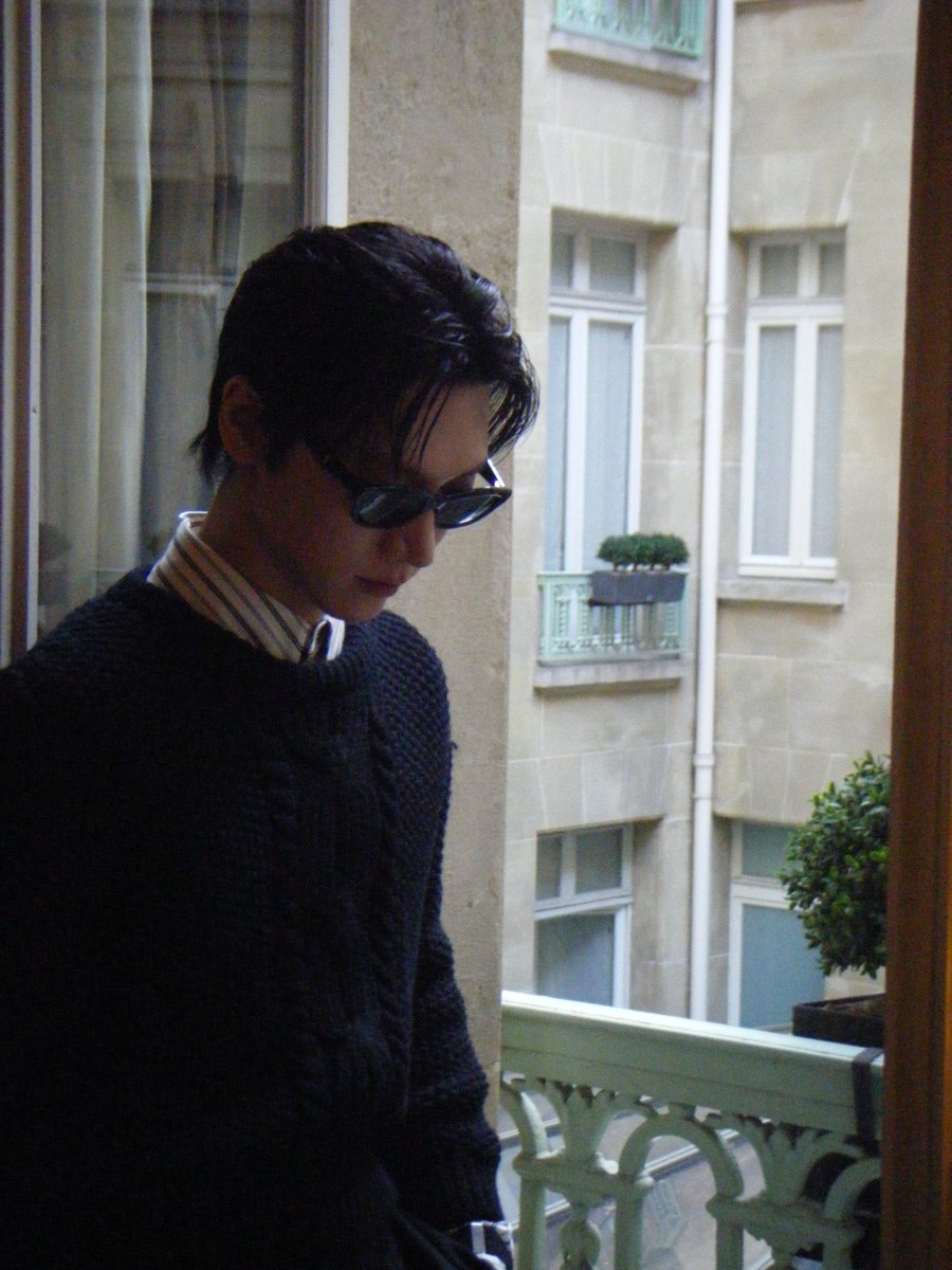 yongchit10's tweet photo. เอาล่ะ เริ่มเลย หนุ่มแว่นที่ฉันชอบ เตนล์หล่อมากจริงๆ

TEN AT SAINT LAURENT SUMMER27 
#TENforYSLPFW27
#SaintLaurentxTEN https://t.co/rSXHXyslqH