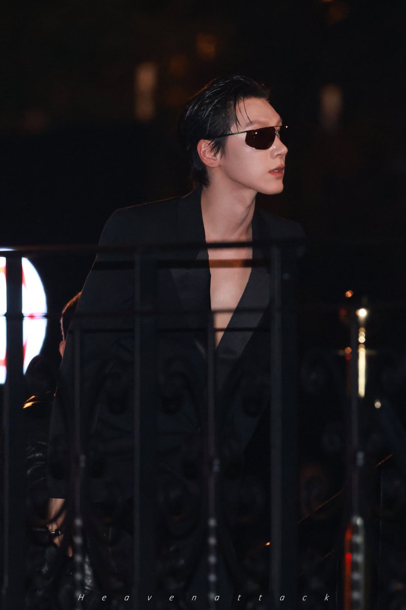 yongchit10's tweet photo. เอาล่ะ เริ่มเลย หนุ่มแว่นที่ฉันชอบ เตนล์หล่อมากจริงๆ

TEN AT SAINT LAURENT SUMMER27 
#TENforYSLPFW27
#SaintLaurentxTEN https://t.co/rSXHXyslqH