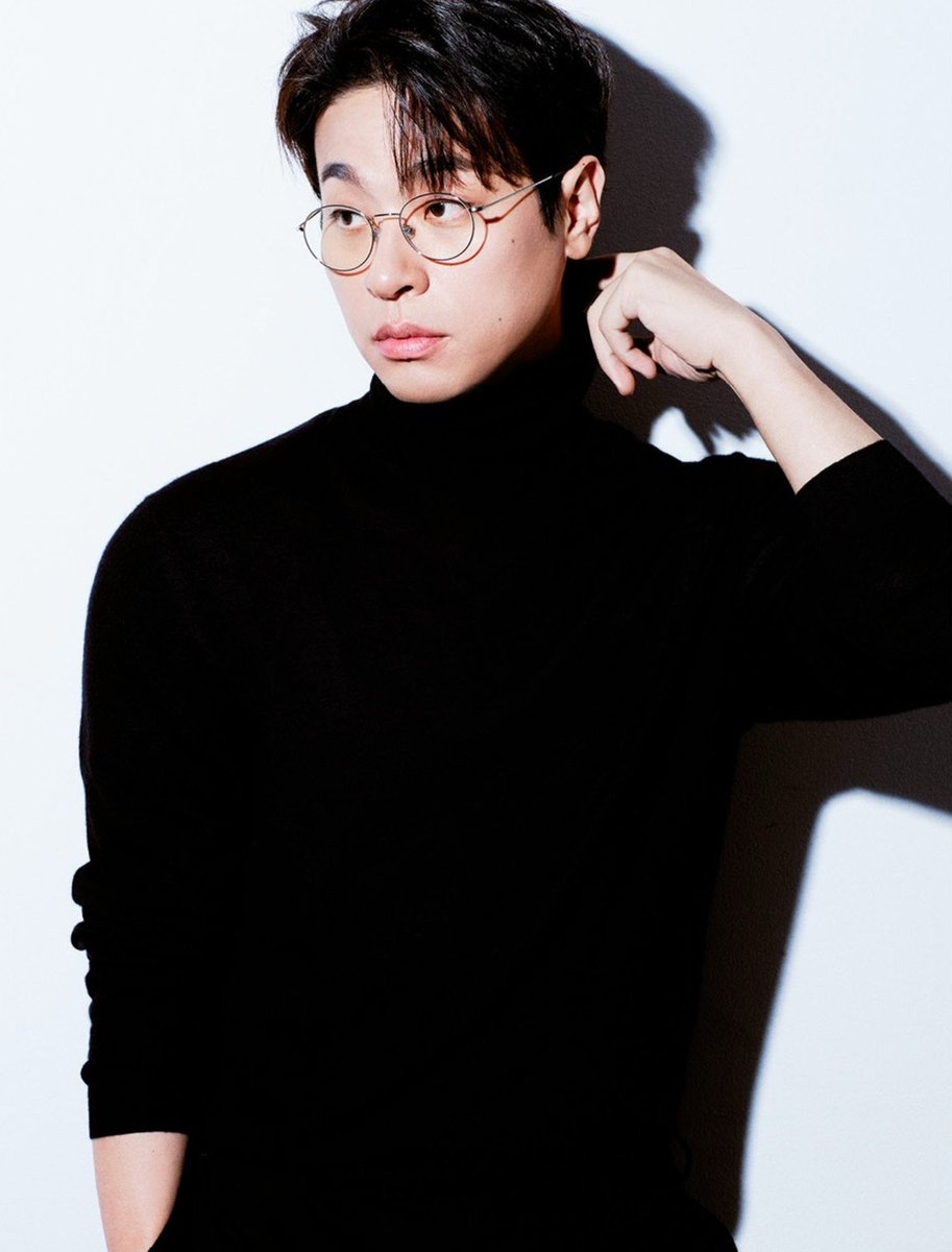 salaboja_'s tweet photo. 보통 안경을 벗으면
클리셰가 발동 되는데
가면 갈 수록 쓴모습도 안 쓴 모습도
와따 좋아부러 되가지고 큰일이네
곤란하다 남자 얼굴이 진짜 https://t.co/eEq0w2lWV9