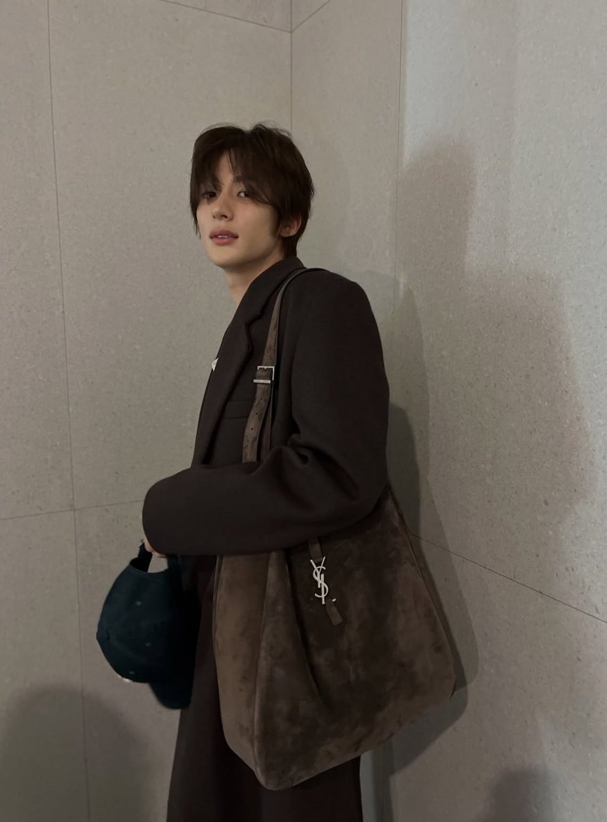 kittysradio's tweet photo. หล่อมากกกกกกกก รูปจากไอจีคุนช่างแต่งหน้า อรั้ยๆๆๆๆ https://t.co/Euuf2WDKlb