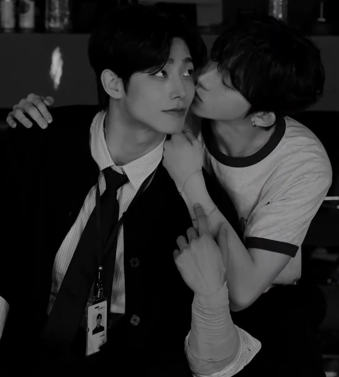 Ouy_ijy's tweet photo. 여기서 연애하지마
#혁근 #키리 #라인업 #ㄹㅇㅇ #남엑모 https://t.co/mJpRpoAbYi