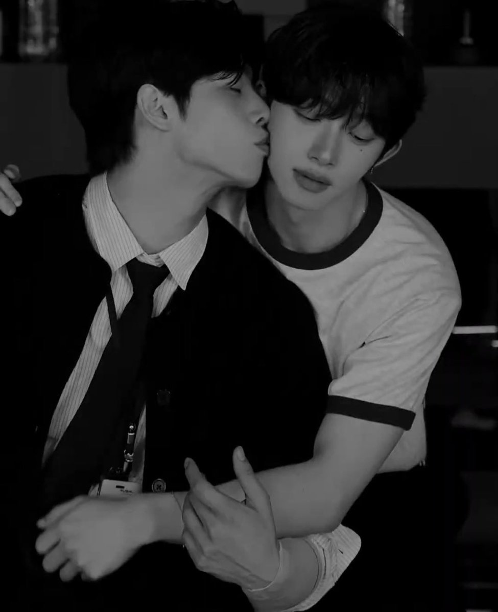 Ouy_ijy's tweet photo. 여기서 연애하지마
#혁근 #키리 #라인업 #ㄹㅇㅇ #남엑모 https://t.co/mJpRpoAbYi