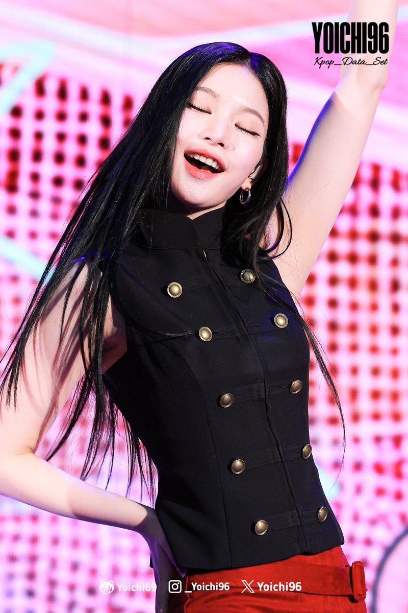 kpop_data_set's tweet photo. 260930 Isa at Lotte World Magic Core (2)

#ISA #아이사 #STAYC #스테이씨 https://t.co/XanYSXlE0e