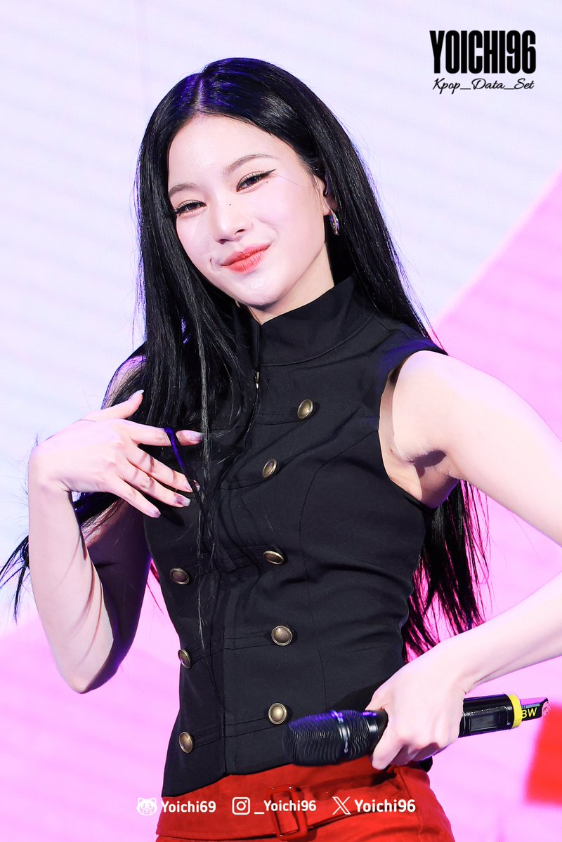 kpop_data_set's tweet photo. 260930 Isa at Lotte World Magic Core (2)

#ISA #아이사 #STAYC #스테이씨 https://t.co/XanYSXlE0e