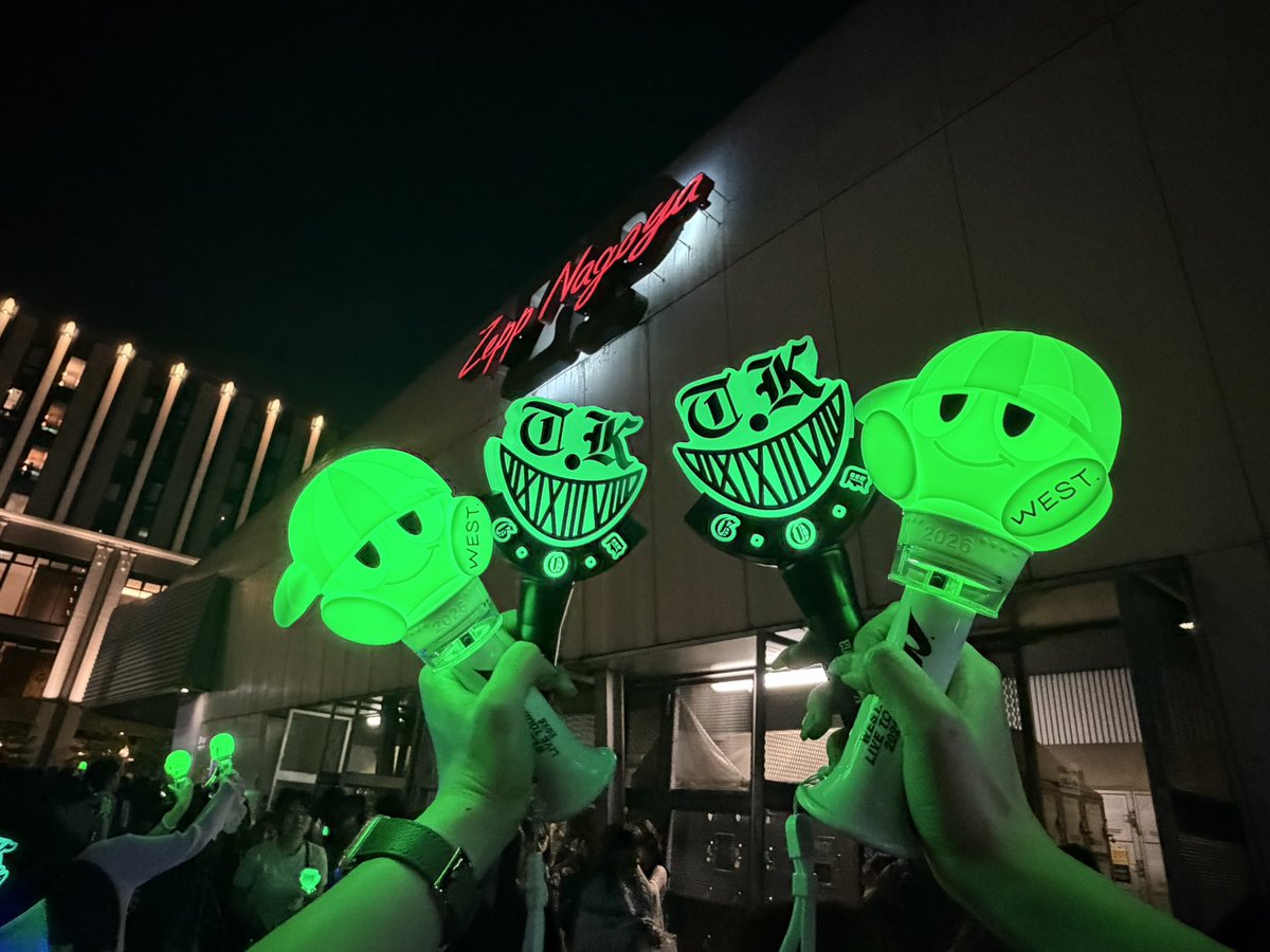 kymkym71's tweet photo. Tomohiro Kamiyama 1st LIVE TOUR 2026
　　　　　＂INPUT⇄OUTPUT＂

神山智洋の世界観とパフォーマンスを全細胞で感じた最高なライブでした🥹💚WEST.として最後のライブと個人最初のライブを見届けられてよかった😭健康第一でね！？これからも神山智洋のオタクでいさせてください〜！
#神山智洋 https://t.co/K0VdmQCA6d