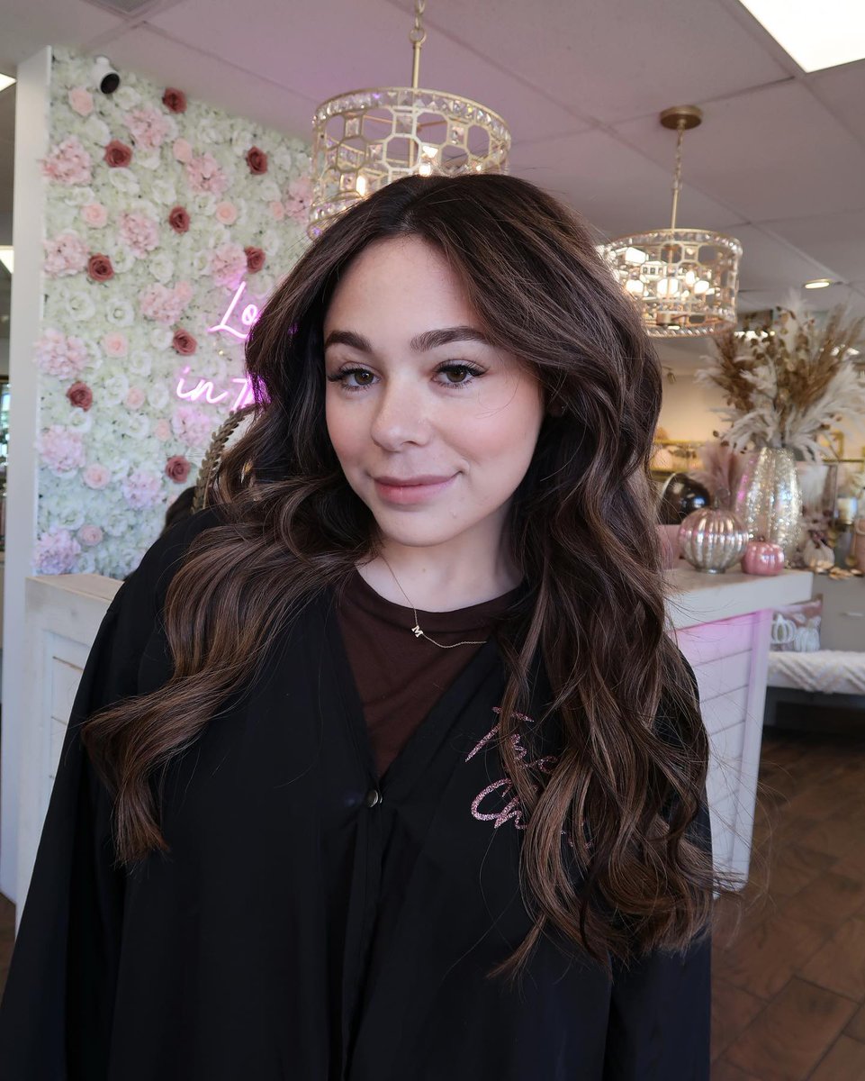 Brandie18's tweet photo. Fall color with Bellami volume weft extensions! Openings are still available next week. Call or DM to book: 973-838-1556 https://t.co/QHnOGSe7O2