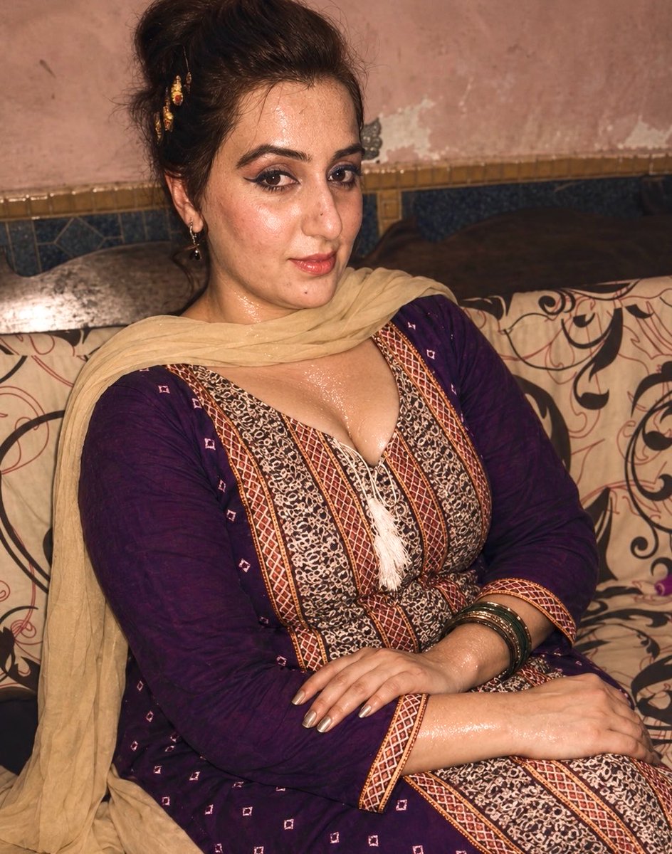 AileenaNaa07's tweet photo. کیا مجھے ابھی نہا لینا چاہیے یا کچھ دیر آرام کرنا چاہیے؟🥵💦🥵 #BollywoodHot #ViralVideo #TrendingNow #desi #india #hotgirl https://t.co/MaE5mq76uk