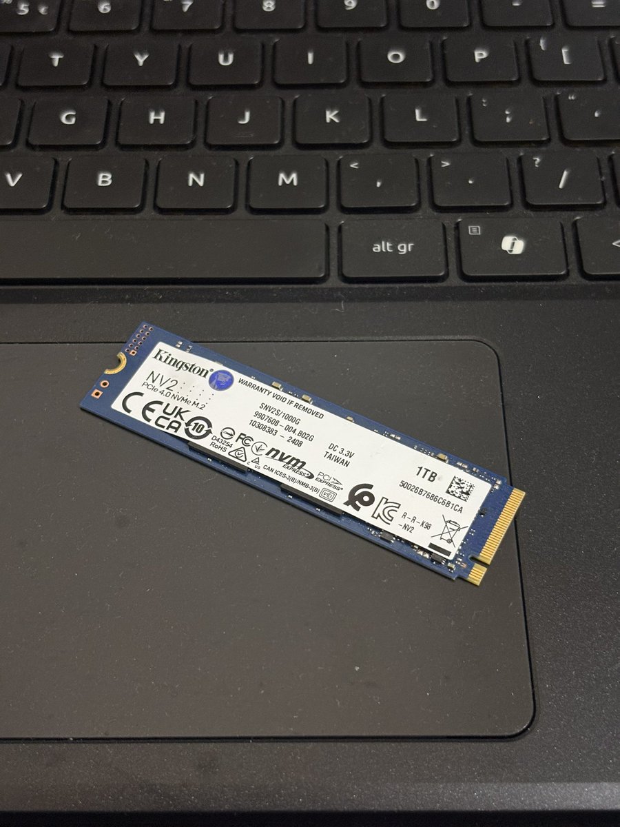 thebestpos5's tweet photo. Broken external 😭 https://t.co/7ciSJmOzNT