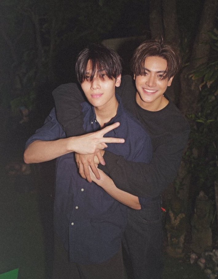 wluvarchen's tweet photo. apparently there’s this thai romantic saying „being the last person to wish ur partner a happy birthday bcs u want to be the last person in their life“

and joong was the last one to post for dunk last year and literally said “i wanna be his last” so im sure he wanna do the SAME this year and be his last, he doesnt play about his boyfie 😭😭