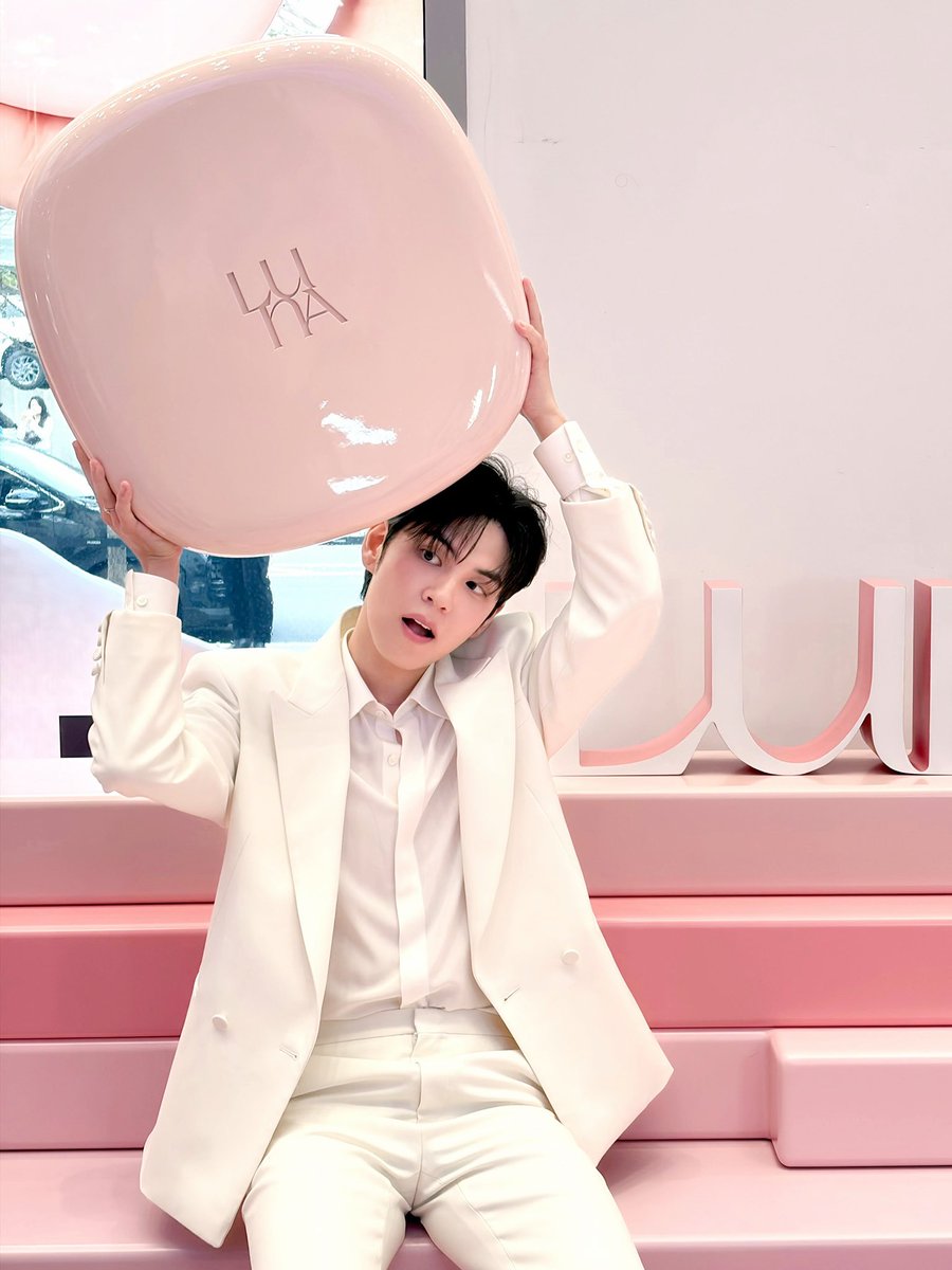 __ESSENTIAL's tweet photo. 언어를 잃고 원시인처럼 
우와 와 오 와 하는 사람이 되어버림 ㅠㅠ https://t.co/HmdyoQSqth