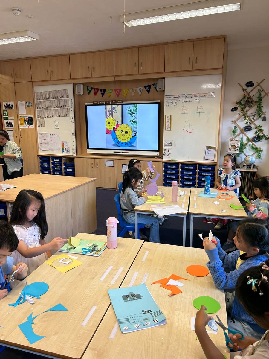 horizonmandarin's tweet photo. Our teachers prepared learning with the mid-autumn festival - a new student who came for a trial session asked to come on Sundays too! https://t.co/SXf2yJYMRc