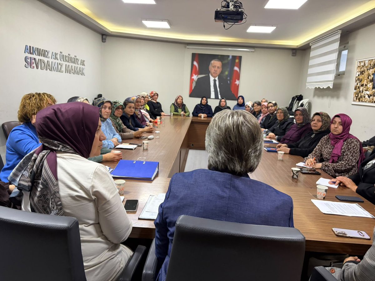 akkadinmamak's tweet photo. İl Koordinatörümüz Betül Sırakaya ve İlçe Başkanımız Osman Engin Dalbastı'nın katılımlarıyla, Kadın Kolları Başkanımız İlknur Hızal'ın öncülüğünde yönetim toplantımızı gerçekleştirdik. Toplantımız hayırlara vesile olsun https://t.co/ksHvMUxpZK